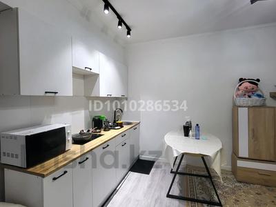 2-комнатная квартира · 40 м² · 1/12 этаж, мкр Аксай-1А, Мкр Аксай-1А, Apartment for rent — Толе би Момышулы за 280 000 ₸ в Алматы, Ауэзовский р-н