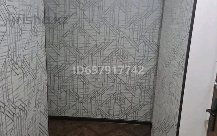 1-комнатная квартира · 30.6 м² · 1/5 этаж, мкр Восток 16 — По середине двух школ, сзади кафе "Камшат" за 110 000 ₸ в Шымкенте, Аль-Фарабийский р-н — фото 4