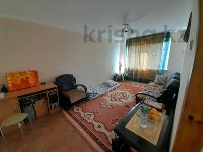 3-комнатная квартира · 61 м² · 3/5 этаж, мкр Омега, кароленко за 21 млн 〒 в Уральске