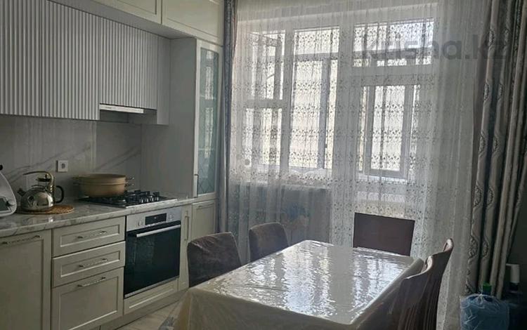 3-комнатная квартира, 104 м², 8/11 этаж помесячно, 16-й мкр 44 за 300 000 〒 в Актау, 16-й мкр  — фото 2