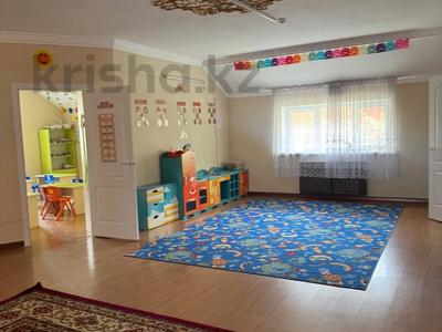 Отдельный дом · 8 комнат · 270 м² · 6 сот., мкр Мамыр-4 299 за 200 млн 〒 в Алматы, Ауэзовский р-н