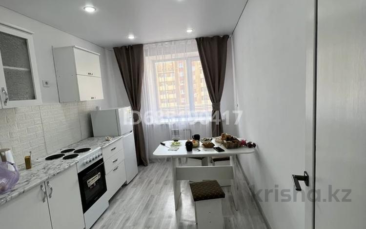 2-комнатная квартира, 64 м², 7 этаж помесячно, Карағайлы 79 — Рыдом школа НИШ за 150 000 〒 в Семее — фото 2