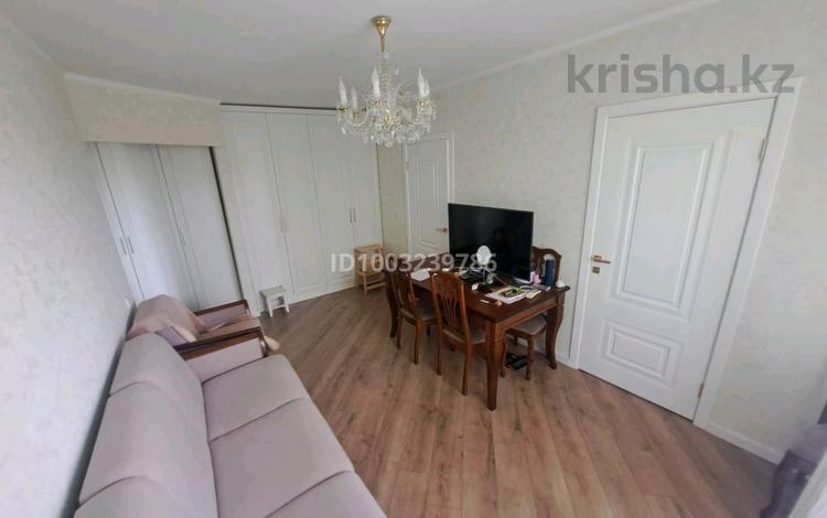 3-комнатная квартира · 48.2 м² · 5/5 этаж, Ихсанова 87 — Район магазина Школьник, рядом с СОШ 21 за 22 млн 〒 в Уральске, мкр Школьник — фото 2