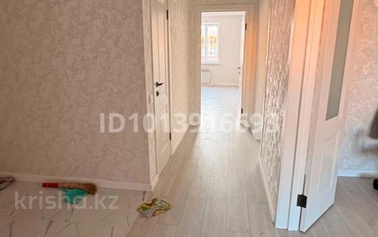 3-бөлмелі пәтер · 90.8 м² · 5/6 қабат, Алтын орда ш/а. 29/1, бағасы: 32 млн ₸ в Актобе, мкр. Алтын орда — фото 2