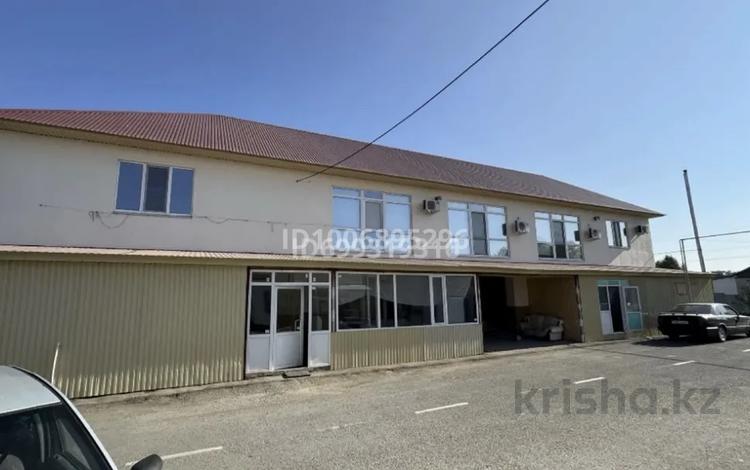 Отдельный дом · 4 комнаты · 400 м², Буденного за ~ 1.1 млн 〒 в Аксае — фото 2