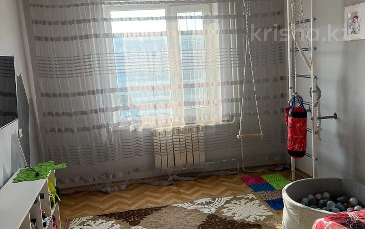 4-комнатная квартира, 86 м², 8/9 этаж, камзина 56 за 30.4 млн 〒 в Павлодаре — фото 2