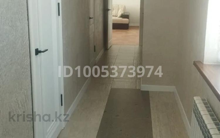 Отдельный дом · 4 комнаты · 70 м², Доссор 36 за 300 000 〒 в Атырау — фото 2