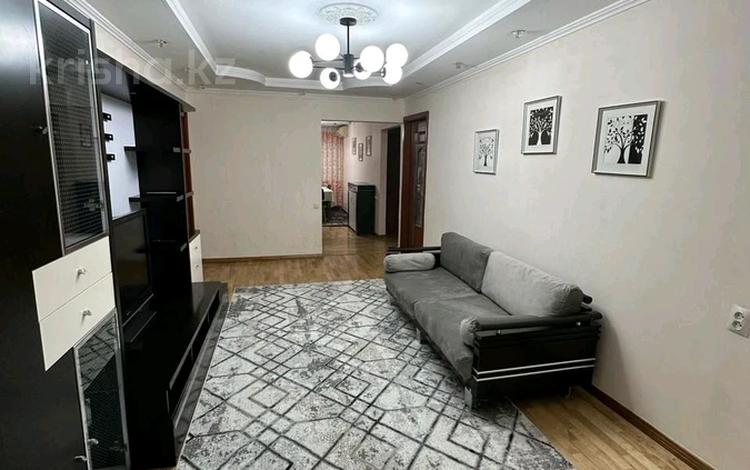 4-комнатная квартира, 90 м², 5/5 этаж помесячно, мкр Тастак-2 4 — Тлендиева