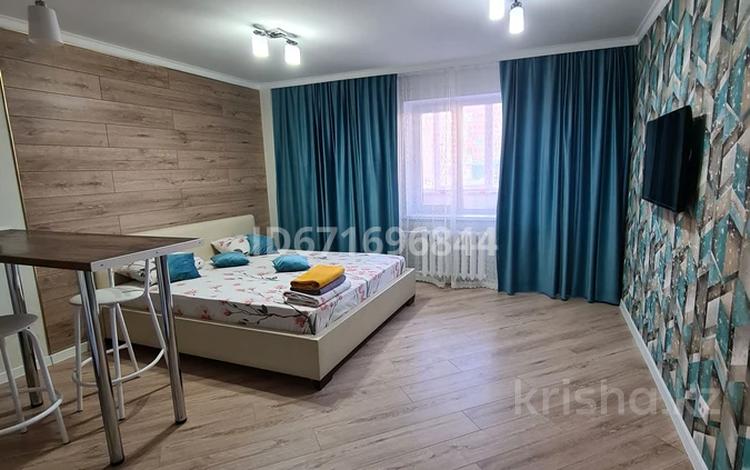 1-комнатная квартира, 36 м², 1/9 этаж посуточно, Майлина 31 за 10 000 〒 в Астане, Алматы р-н — фото 2