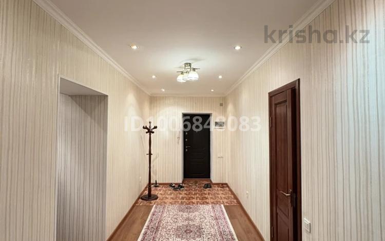 2-комнатная квартира · 103 м² · 6/9 этаж, яншина 6 за 35 млн 〒 в  — фото 2