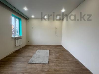 Отдельный дом · 4 комнаты · 142 м² · 5 сот., Назарбаева 83 за 45 млн 〒 в Уральске