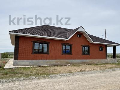 Отдельный дом · 6 комнат · 360 м² · 9.5 сот., Шапагат 26Е за 45 млн ₸ в Актобе, жилой массив Украинка