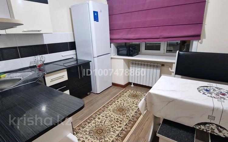 2-бөлмелі пәтер · 57 м² · 1/5 қабат, Чехова 59, бағасы: 14 000 ₸ в Усть-Каменогорске — фото 2