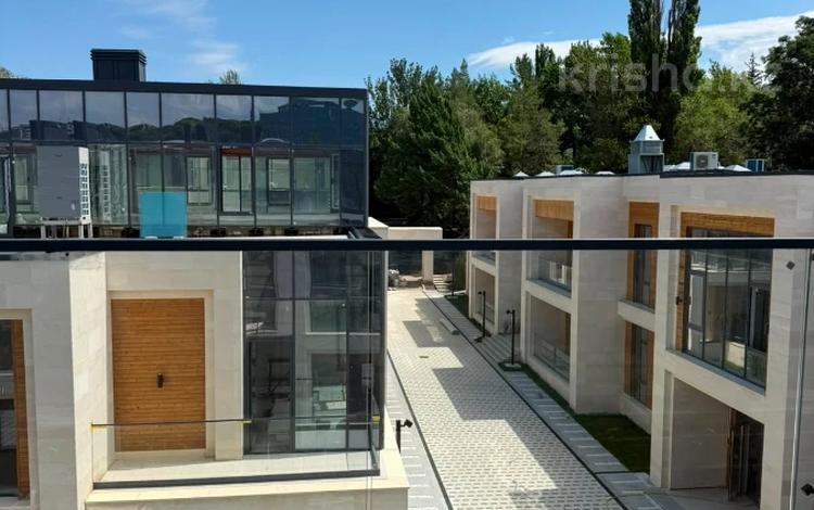 8-бөлмелі пәтер · 632 м² · 4/4 қабат, Керей-Жанибек хандар 115 — ПРЕМИАЛЬНЫЙ ТАУНХАУС ЛУЧШЕЕ ПРЕДЛОЖЕНИЕ В ПРЕДГОРЬЕ АЛМАТЫ !, бағасы: ~ 1.3 млрд ₸ в Алматы, Медеуский р-н — фото 6