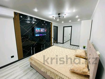 1-комнатная квартира · 45 м² · 2/5 этаж, Ихсанова 109 — 1,2,3ком Школьник Универмаг Урал за 12 000 〒 в Уральске
