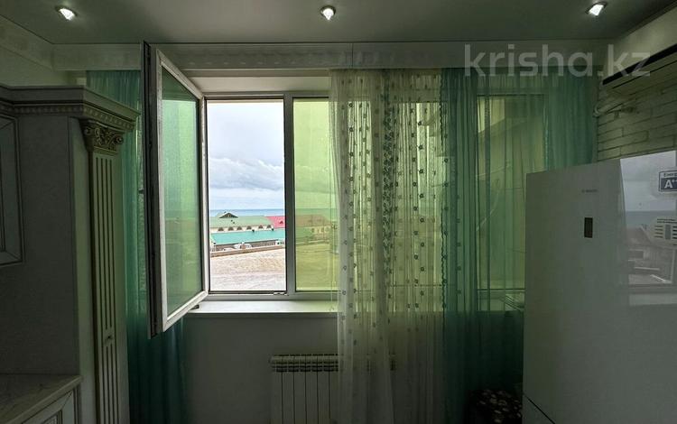 4-комнатная квартира · 136 м² · 2/16 этаж, 15-й мкр 69 за 55 млн ₸ в Актау — фото 2