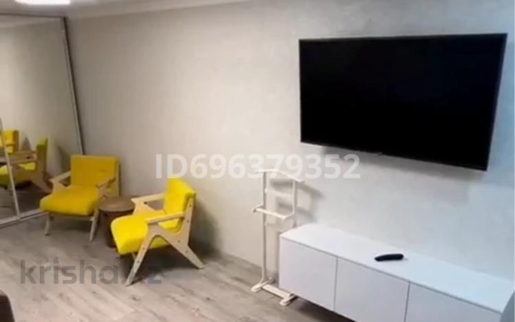 1-комнатная квартира · 40 м² · 4/9 этаж, мкр Новый Город, Бухар Жырау 63/3 — 45 квартал за 10 000 〒 в Караганде, Казыбек би р-н — фото 2