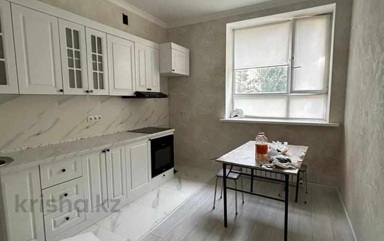 2-комнатная квартира · 60 м² · 2/10 этаж, Кайым Мухамедханов 12 за 250 000 ₸ в Астане, Нура р-н — фото 2
