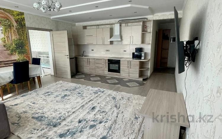 2-комнатная квартира, 53 м², 17/21 этаж, Толе би