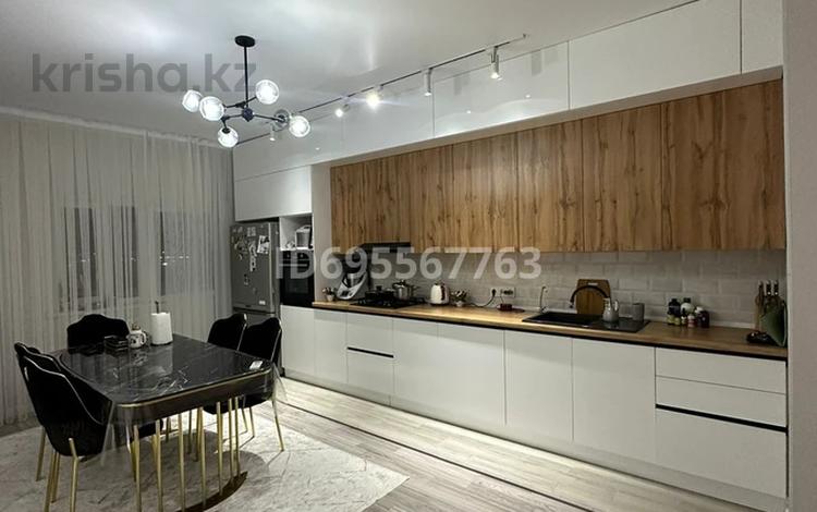 3-комнатная квартира · 100 м² · 5/5 этаж, мкр Нурсая, Ел Орда 9А за 35.9 млн ₸ в Атырау — фото 2