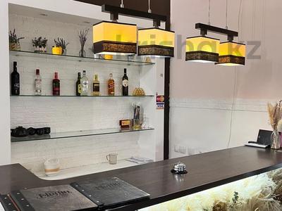 Свободное назначение, офисы, магазины и бутики, общепит, салоны красоты, медцентры и аптеки, образование, развлечения · 1550 м² за 550 млн 〒 в Костанае