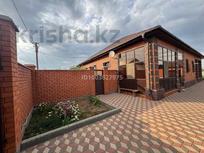 Жеке үй · 4 бөлме · 200 м² · 10 жүзд., Сарбаздар 12, бағасы: ~ 53.5 млн ₸ в Актобе