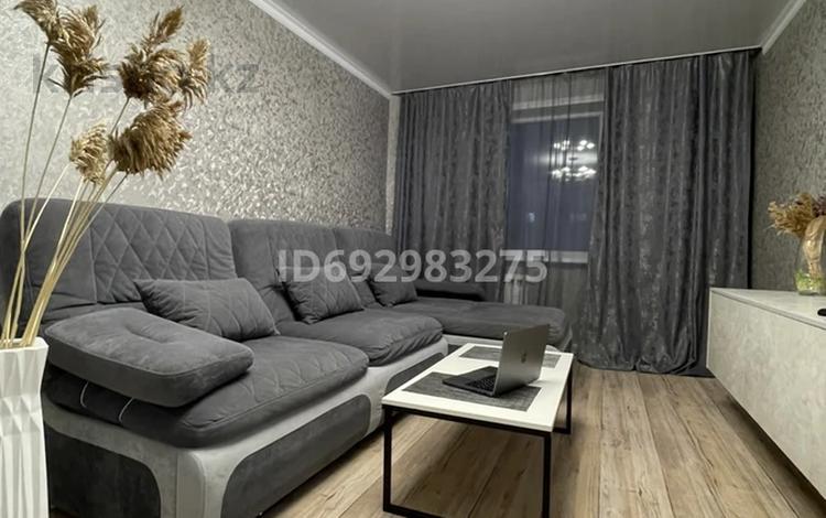 2-бөлмелі пәтер, 56 м², 3/5 қабат тәулігіне, Абая 78/2, бағасы: 14 000 〒 в Темиртау — фото 2