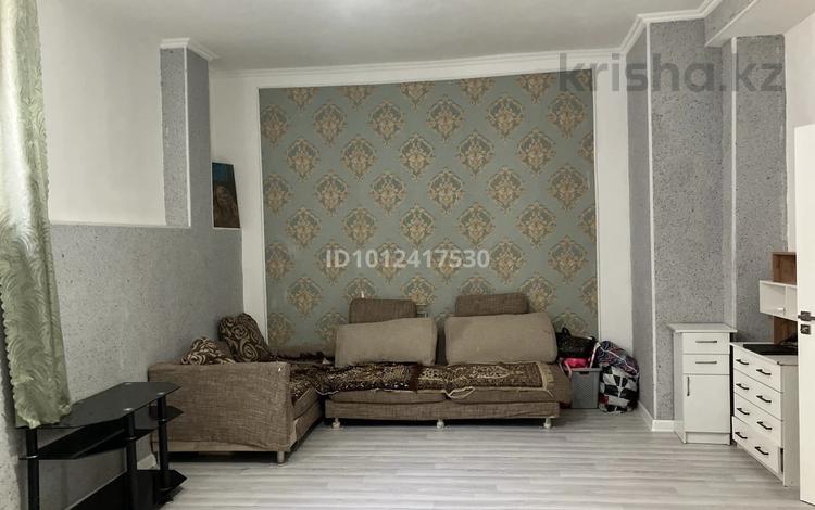 1-бөлмелі пәтер · 50 м² · 1/4 қабат, мкр Карасу 63 — Аралкум, бағасы: ~ 23.6 млн ₸ в Алматы, Алатауский р-н — фото 2