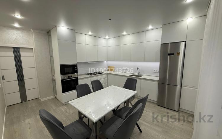 4-комнатная квартира · 150 м² · 2/6 этаж, Абая 57/2 — ТРК Алем плаза за 67 млн 〒 в Уральске — фото 2