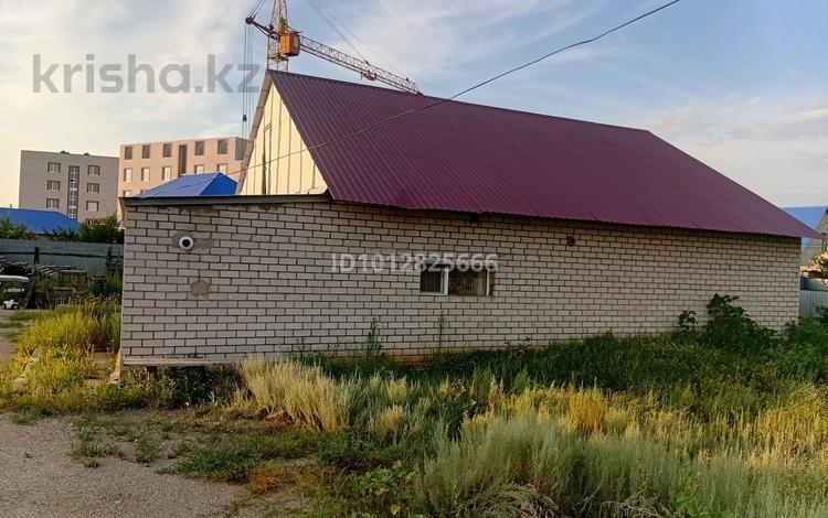 Жеке үй · 4 бөлме · 100 м² · 12.6 жүзд., Жас-кыран 5 — Магжан Жумабаева, бағасы: 25 млн ₸ в Актобе, мкр Москва — фото 2