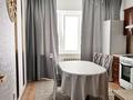 2-бөлмелі пәтер · 90 м² · 4/5 қабат, мкр. Алтын орда, проспект Санкибай батыра 28 в — Субару центр, бағасы: 20 000 ₸ в Актобе — фото 7