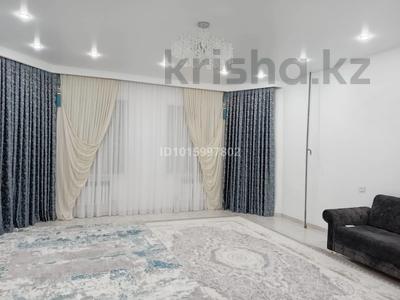 1-бөлмелі пәтер · 67 м² · 3/7 қабат, Жалын мкр 2 — ЖК МҰРА Car city артында орналаскан 1 нші қатарда жолға қарап тұрған.., бағасы: 25 млн ₸ в Жанаозен