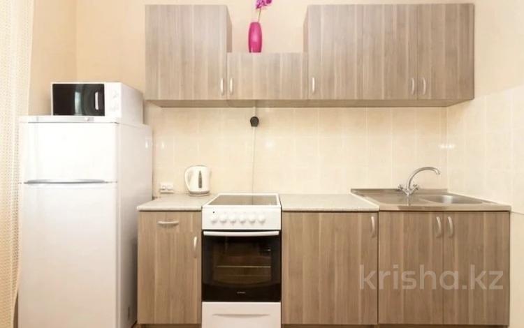 1-комнатная квартира, 32 м², 2/5 этаж помесячно, Виноградова 12 за 80 000 〒 в Усть-Каменогорске — фото 2