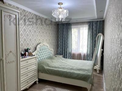 3-комнатная квартира, 59 м², 2/4 этаж, мкр Коктем-3 за 39 млн 〒 в Алматы, Бостандыкский р-н