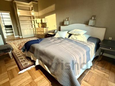 4-комнатная квартира · 240 м² · 3/5 этаж, Тулебаева 95/1 за 699 млн ₸ в Алматы, Медеуский р-н
