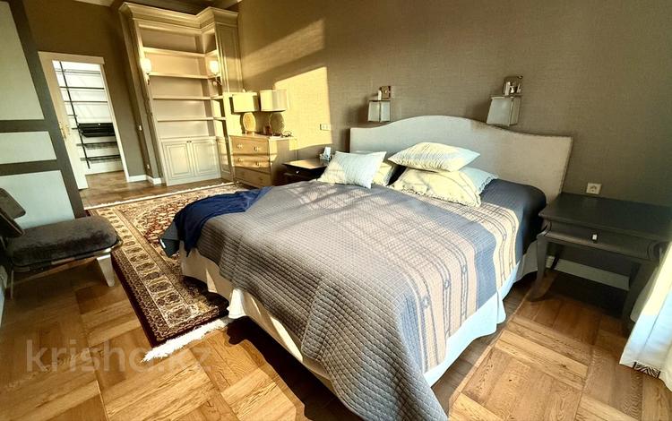 4-комнатная квартира · 240 м² · 3/5 этаж, Тулебаева 95/1 за 699 млн ₸ в Алматы, Медеуский р-н — фото 2