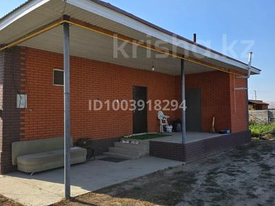 Отдельный дом · 3 комнаты · 98.6 м² · 1000 сот., Байтурсынова 84 за 29 млн 〒 в Талдыкоргане, село Ынтымак