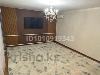 Отдельный дом · 4 комнаты · 313 м² · 5.2 сот., Даулет 18\1 18\1 — Динара остановка за 17 млн 〒