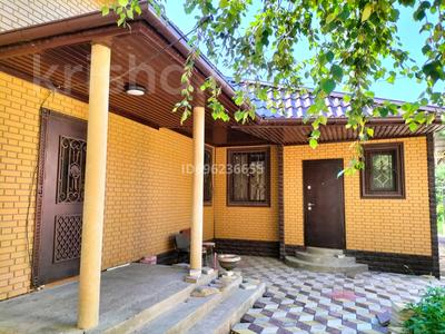 Отдельный дом · 7 комнат · 300 м² · 24 сот., Мкр Самал 3 14 — Рядом с супермаркетом Суровский за 48 млн 〒 в Уральске