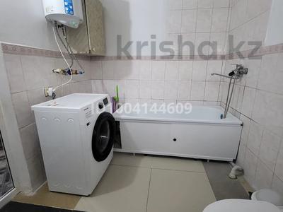 Отдельный дом · 5 комнат · 90 м² · 4 сот., Алматинская 3 — Остановка Алматинская, после поворота второй дом слева за 22 млн ₸ в Актобе, жилой массив Жанаконыс