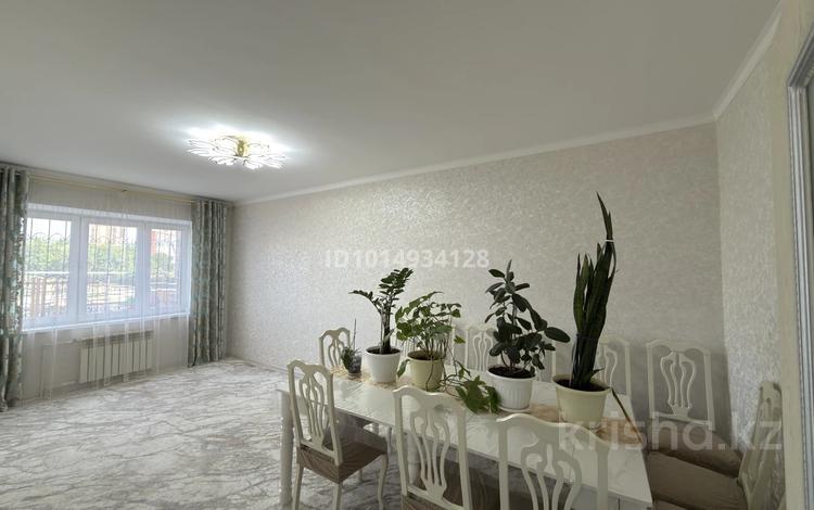 2-комнатная квартира · 61 м² · 1/9 этаж, мкр. Зачаганск пгт, Монкеулы 85/5 — Рядом с поликлиникой №6, недалеко от школы №10 и школы №47.» за 26 млн ₸ в Уральске — фото 2