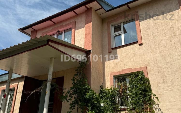 Отдельный дом · 4 комнаты · 150 м² · 15 сот., Доспамбет Жырау 8 — Остановка Поссовет за 35 млн ₸ в Уральске — фото 2