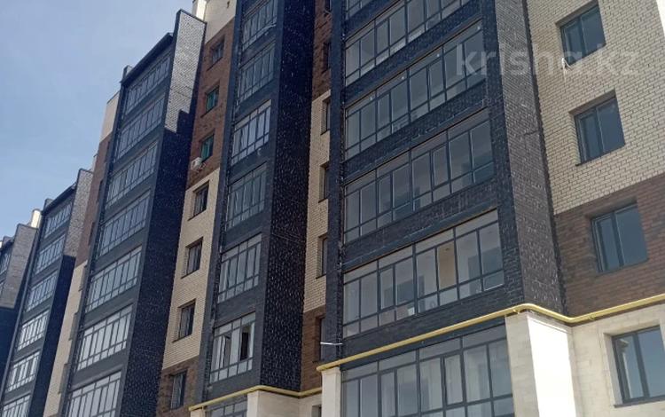 2-бөлмелі пәтер · 64 м² · 2/9 қабат, Базарбая Жуманиязова, бағасы: 19.5 млн ₸ в Уральске — фото 2