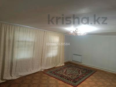 Отдельный дом · 4 комнаты · 100 м², Қарасай батыра 154 за 200 000 〒 в Актобе, мкр. Курмыш