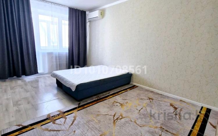 1-комнатная квартира · 52 м² · 3/5 этаж, 4-й мкр. 18 за 2 000 ₸ в Уральске, мкр Школьник — фото 3