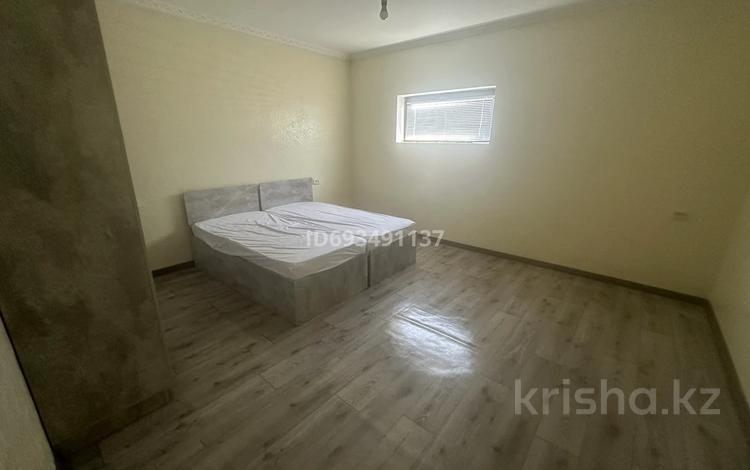 1-комнатная квартира, 45 м², 2/2 этаж посуточно, Алпысбаева за 12 000 〒 в Шымкенте, Туран р-н — фото 2