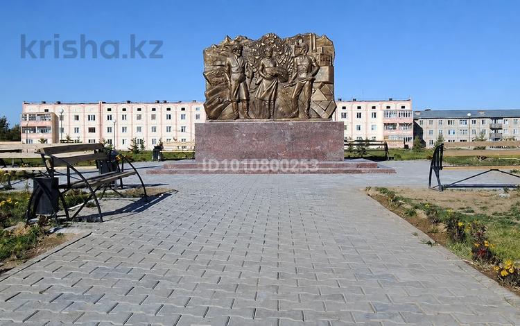 5-комнатная квартира · 120 м² · 3/5 этаж, 3 50 — В районе сосредоточены все основные социальные и инфраструктурные объекты: Центральный парк, районный акимат, центральная площадь, гимназия имени М. Ауэзова, дошкольные организации, мини-маркеты, Дом культуры, спортивная школа и другие учреждения. за 18.5 млн ₸ в Жанатасе — фото 2