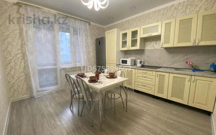 1-комнатная квартира, 50 м², 10/13 этаж посуточно, Макатаева — Шарипова за 15 000 〒 в Алматы, Алмалинский р-н — фото 2