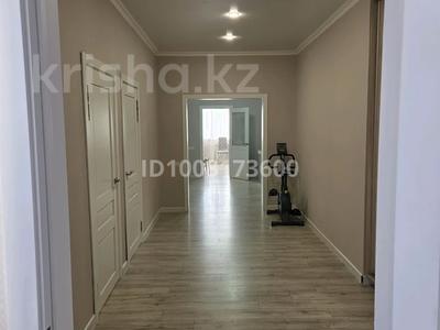 5-бөлмелі пәтер · 167 м² · 2/3 қабат, Майкудук, Майкудук, мкр Голубые пруды 10/1, бағасы: 60 млн 〒 в Караганде, Алихана Бокейханова р-н