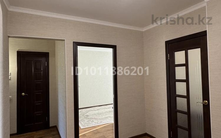 2-комнатная квартира · 54.9 м² · 4/5 этаж, мкр 8 — Рядом с ТЦ «Наурыз» за 20 млн ₸ в Актобе — фото 2